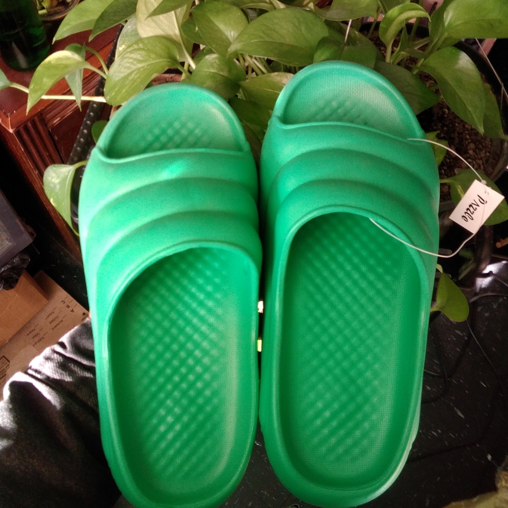 Casual Art Decoish Vibe Green Slide Sandals - Picture 8 of 10